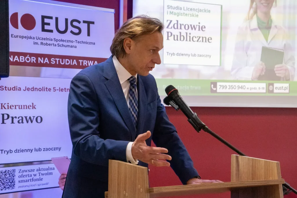 Rektor EUST rozpoczynający Konferencję Prawniczą EUST